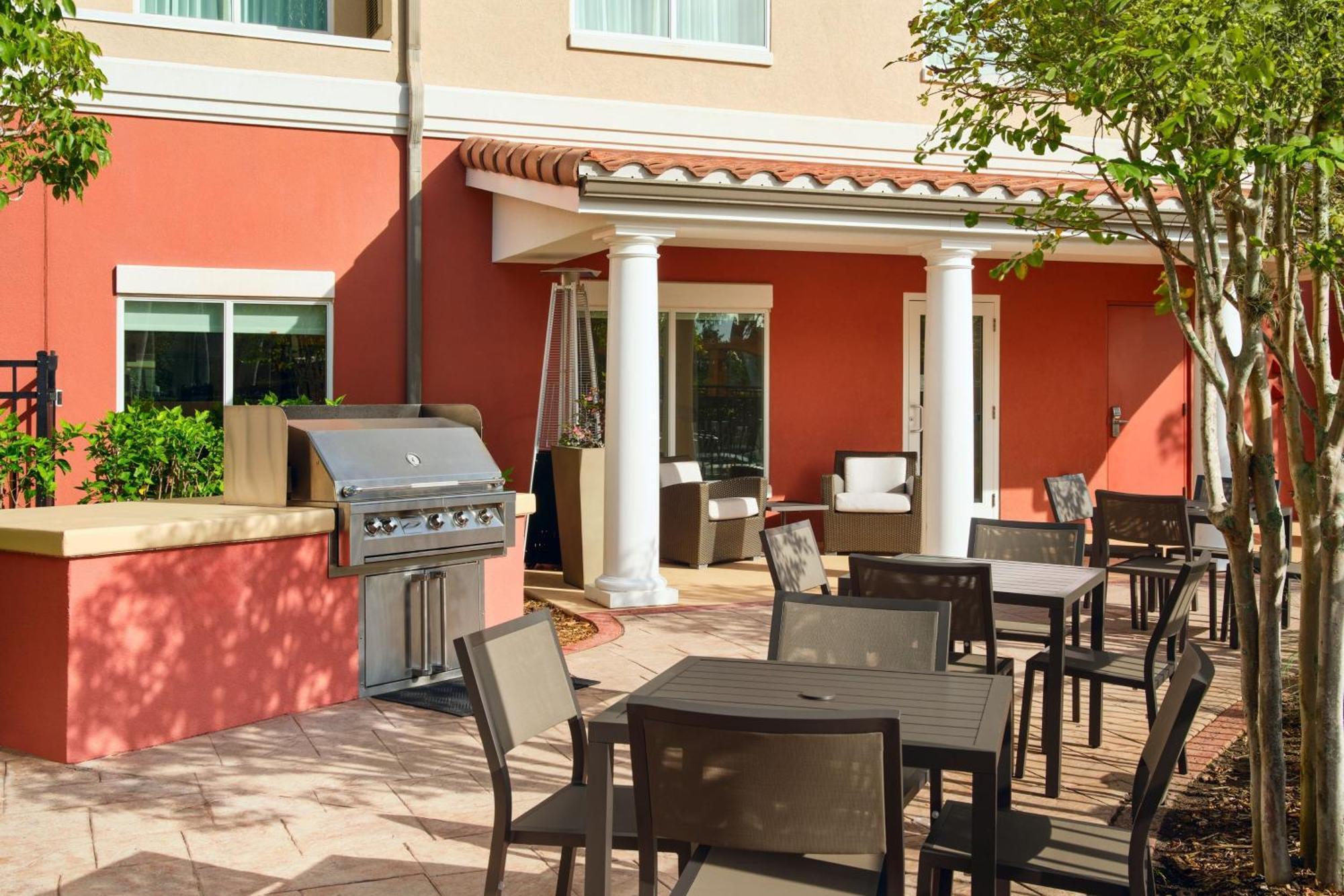 Residence Inn By Marriott Fort Myers At I-75 And Gulf Coast Town Center Estero Exterior photo