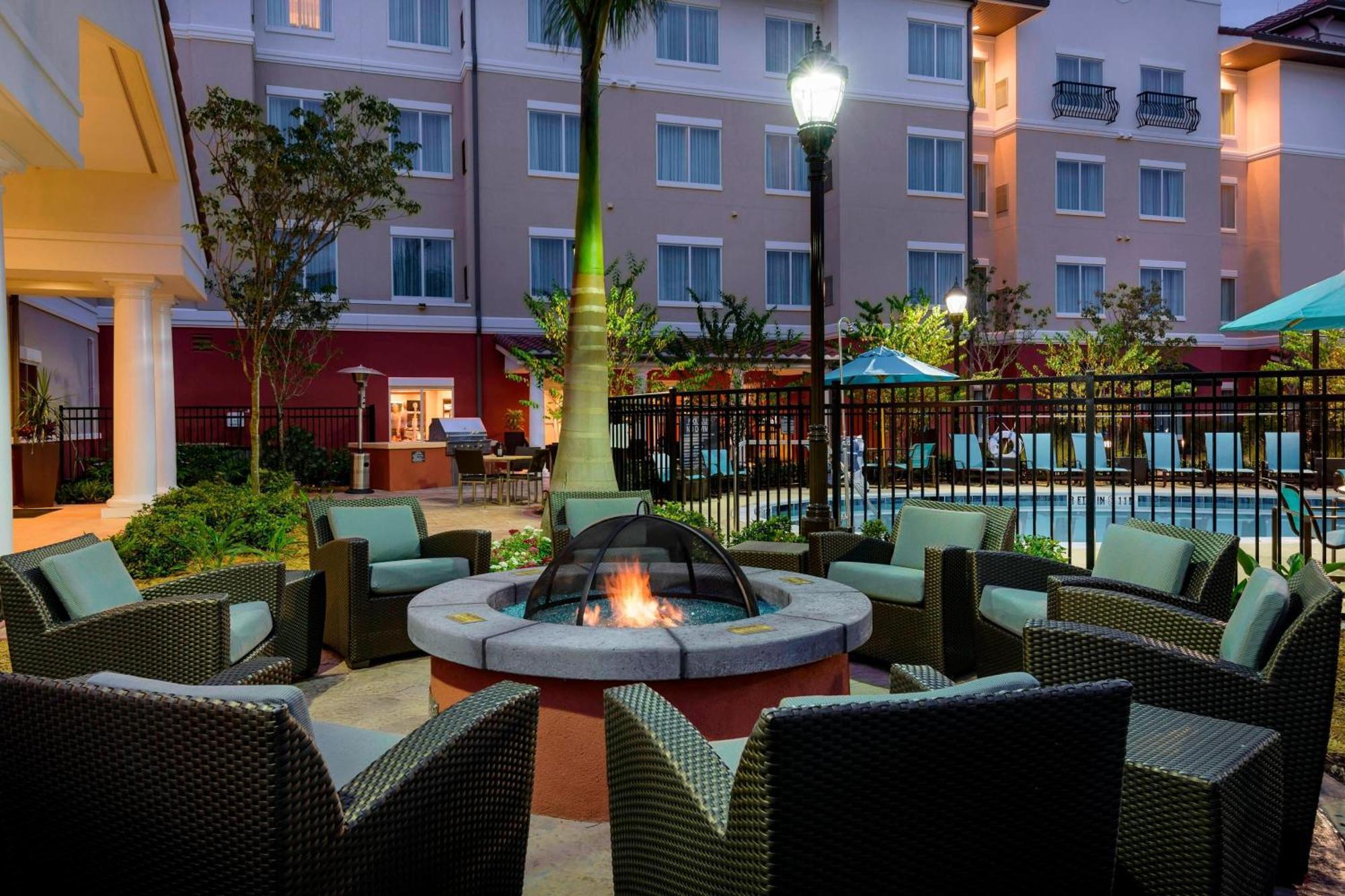 Residence Inn By Marriott Fort Myers At I-75 And Gulf Coast Town Center Estero Exterior photo